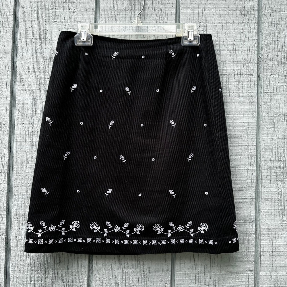 Talbots Black Floral Embroidered Cotton Mini Skirt Career Preppy Womens Size 10